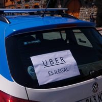 Taxistas de Villa La Angostura y San Martín de los Andes se sumaron al rechazo de UBER