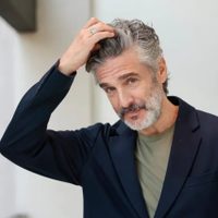 A sus 54 años, Leonardo Sbaraglia habría encontrado el amor en una mujer 26 años menor que él