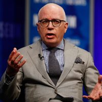 Asesores de Trump lo ven "como un niño" y le llaman "idiota": Michael Wolff, autor de "Fuego y furia"