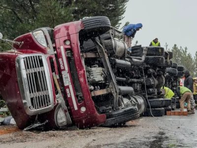 El vuelco de un camión en la curva de Pio Protto ocasionó un corte en la Ruta 40