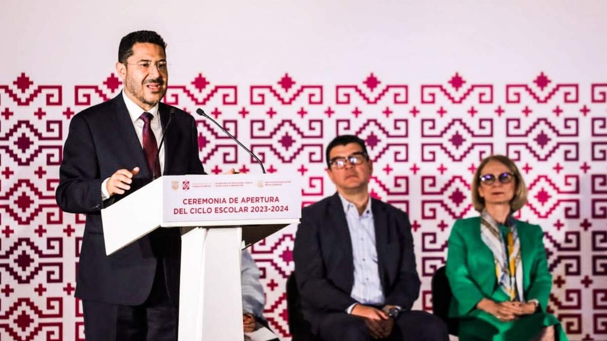 Batres. Las becas "constituyen un camino continuo"