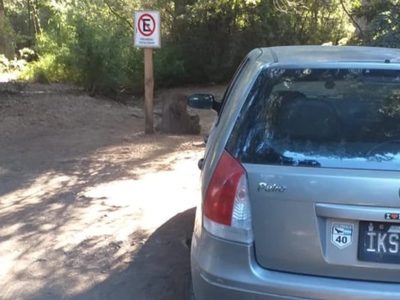 Fin de semana caótico en el lago Gutiérrez por el comportamiento de turistas y residentes