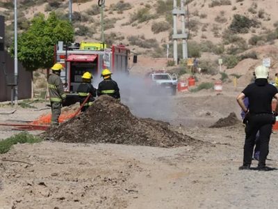 Evacuaron dos manzanas de un barrio por la rotura de un caño que provocó una fuga de gas