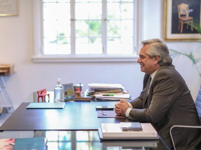 Alberto Fernández tomó examen a sus estudiantes de Teoría del Delito