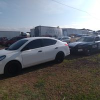 Detienen federales a cuatro presuntos integrantes del CJNG en auto con torretas