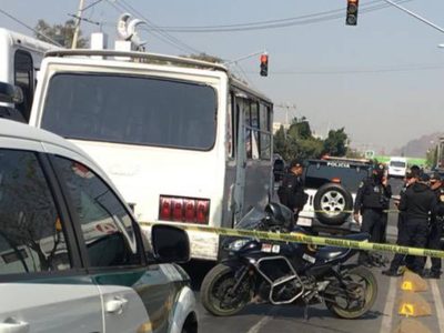 Mujer saca una pistola y mata a presunto ladrón arriba de un microbús en Tláhuac
