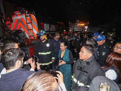 Sandra Cuevas se encara con afectados del incendio en Buenavista