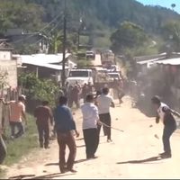 Organización armada retiene a 40 personas en Altamirano, Chiapas