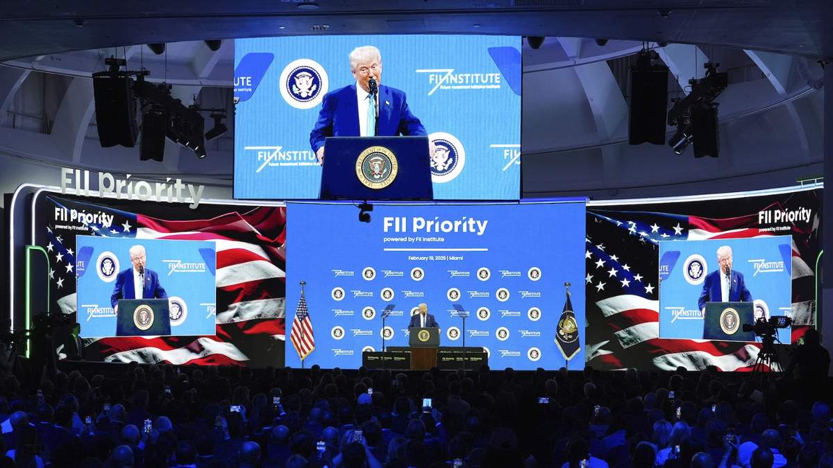 El presidente Donald Trump en la cumbre de Miami