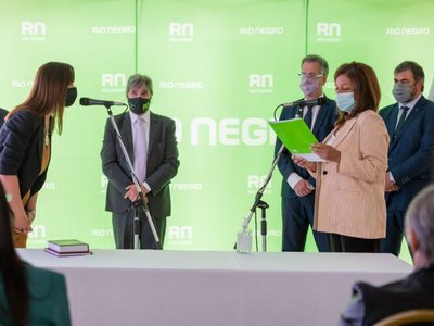 Jorge Stopiello y Betiana Minor juraron como ministros ante la gobernadora Arabela Carreras