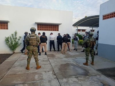 Detienen a ocho policías por filtrar información al CJNG en Colima