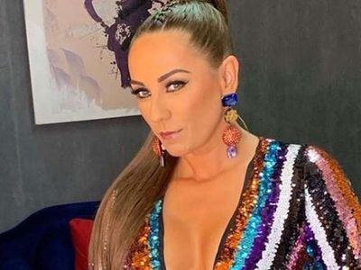 ¡Qué sucia! Consuelo Duval se "mojó" encima de  un actor en pleno escenario ¡Entérate más!