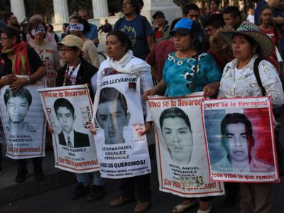 A 54 meses de Ayotzinapa, padres de los 43 normalistas claman por justicia a nuevo gobierno
