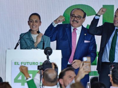 Morena da la bienvenida al expriista Ramírez Marín en acto de Sheinbaum