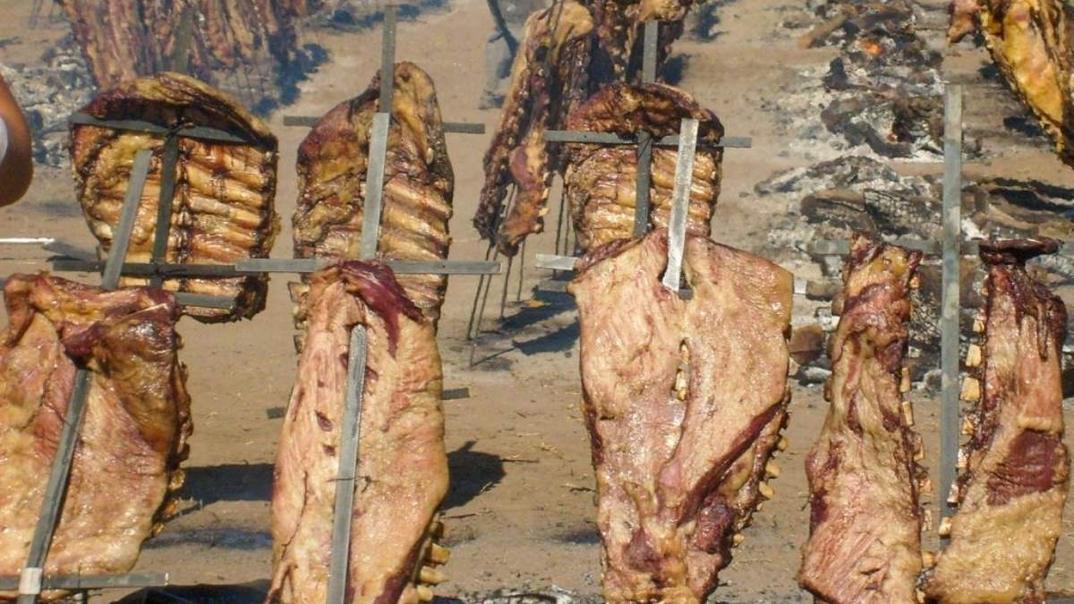 Asado a la estaca en Zapala. Fuente: (Twitter)