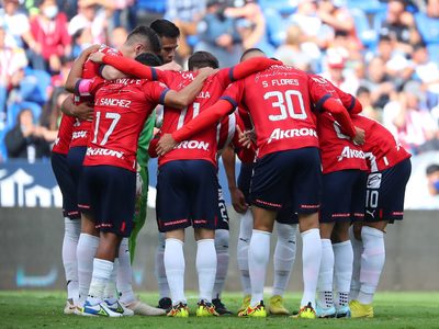 Puebla avanza a la Liguilla tras vencer en penaltis a Chivas
