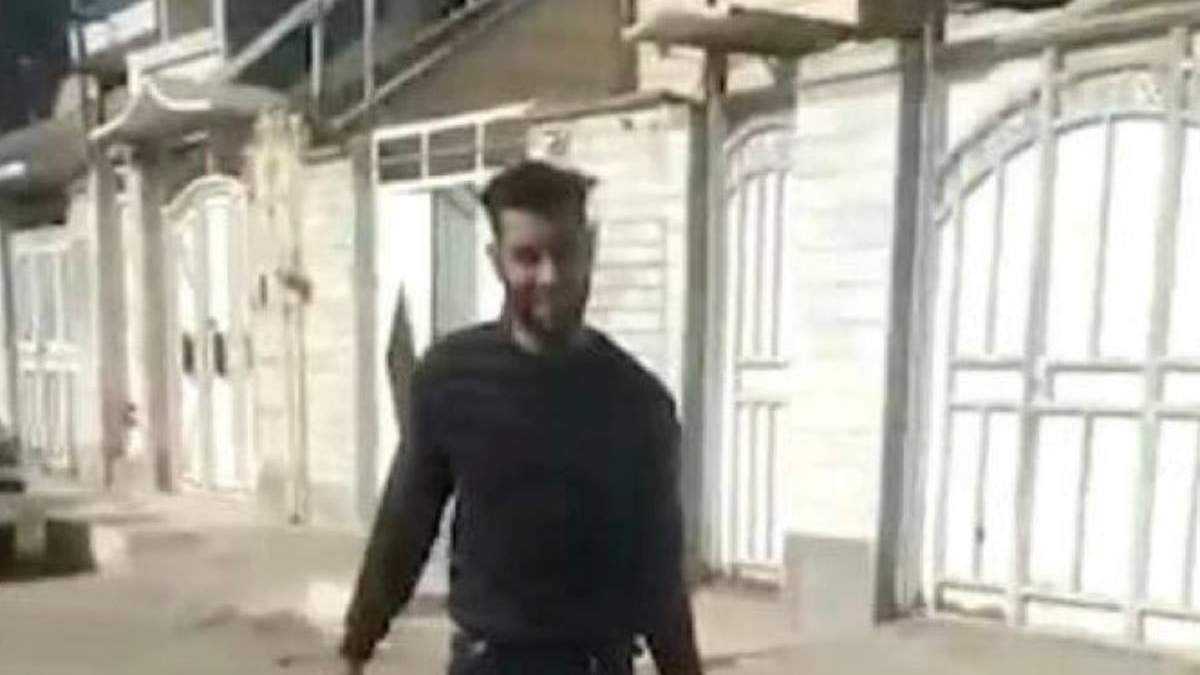 El esposo fue grabado paseando por la calle sonriente tras el asesinato