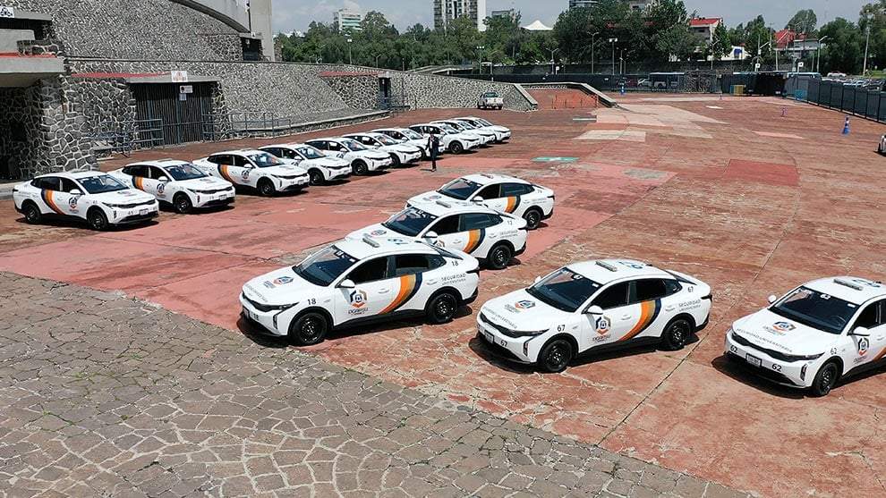 Vehículos de Seguridad UNAM en el Estadio Universitario de CU