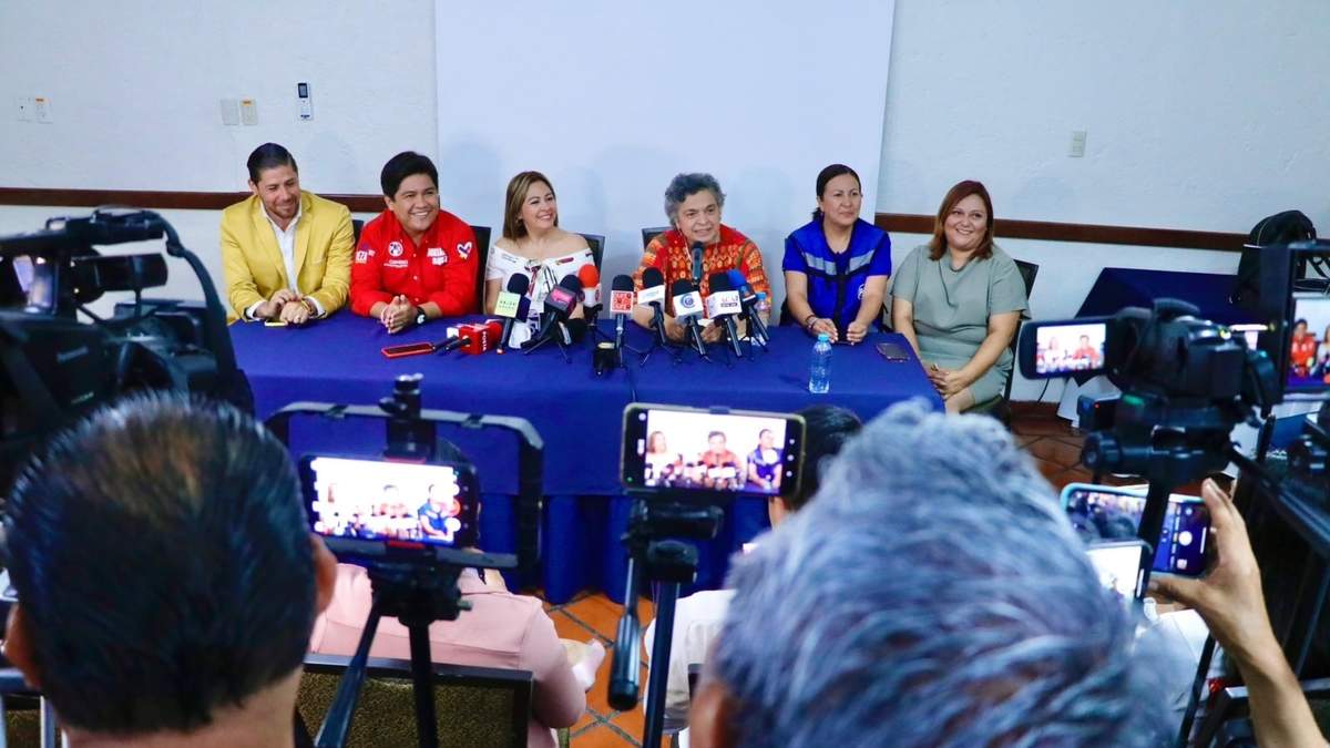 Beatriz Paredes con Lucía Meza Guzmán, candidata a la gubernatura de Morelos