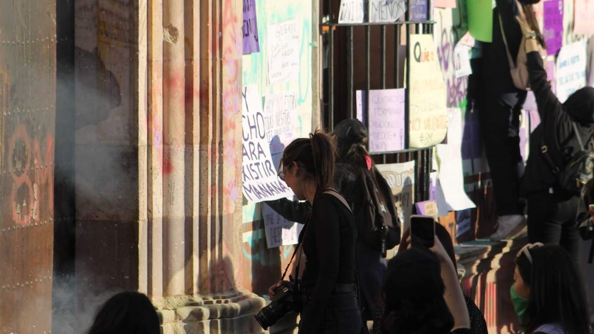 La marcha del 8M en Zacatecas concluyó con desmanes en Palacio de Gobierno
