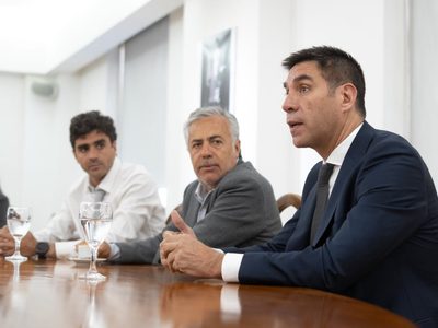 Cornejo estrecha filas con los legisladores LLA a días del recambio legislativo