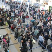 Desde la oposición exigen ayuda estatal para los argentinos varados en el exterior