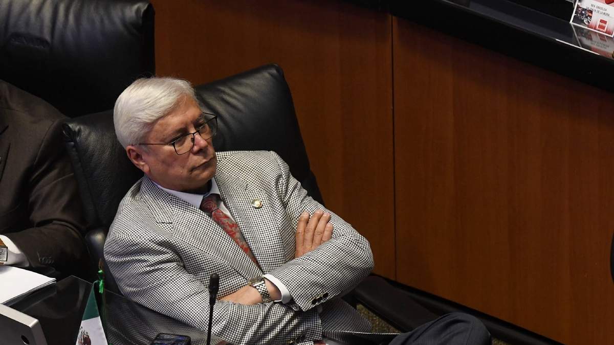 El exgobernador Jaime Bonilla, en su escaño en el Senado