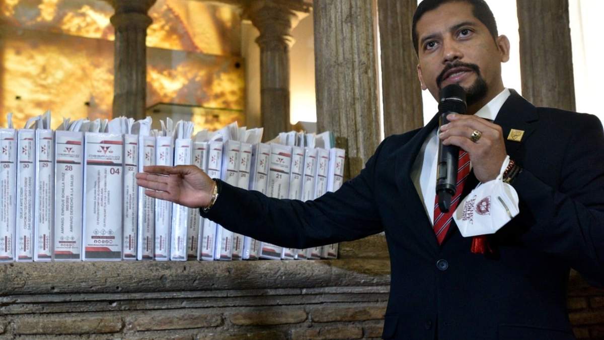 El abogado Teófilo Benítez, en la conferencia de prensa