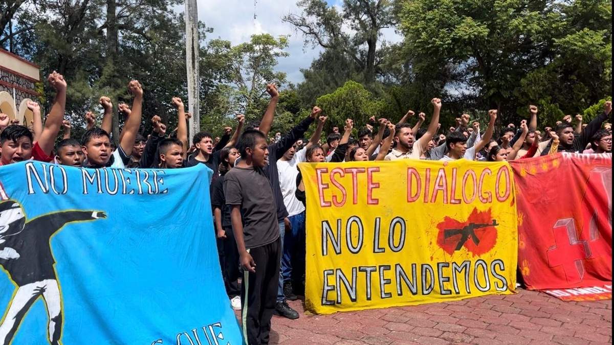 Acto político–cultural a casi 10 años de la desaparición de los 43