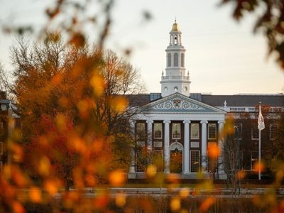 Harvard arremete contra Trump porque el recorte de fondos