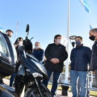 Mariano Gaido entregó motos eléctricas a los agentes de Tránsito