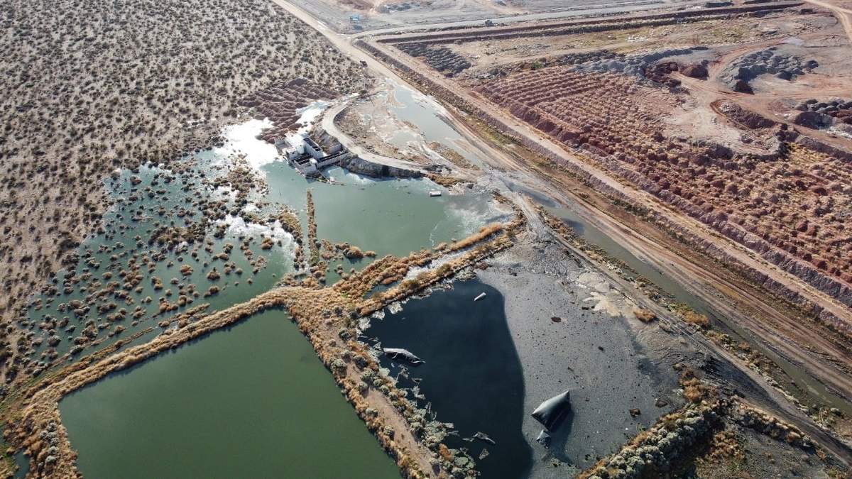 Piletas de oxidación de líquidos cloacales en la meseta. Fuente: (Drone Lucas Castillo)