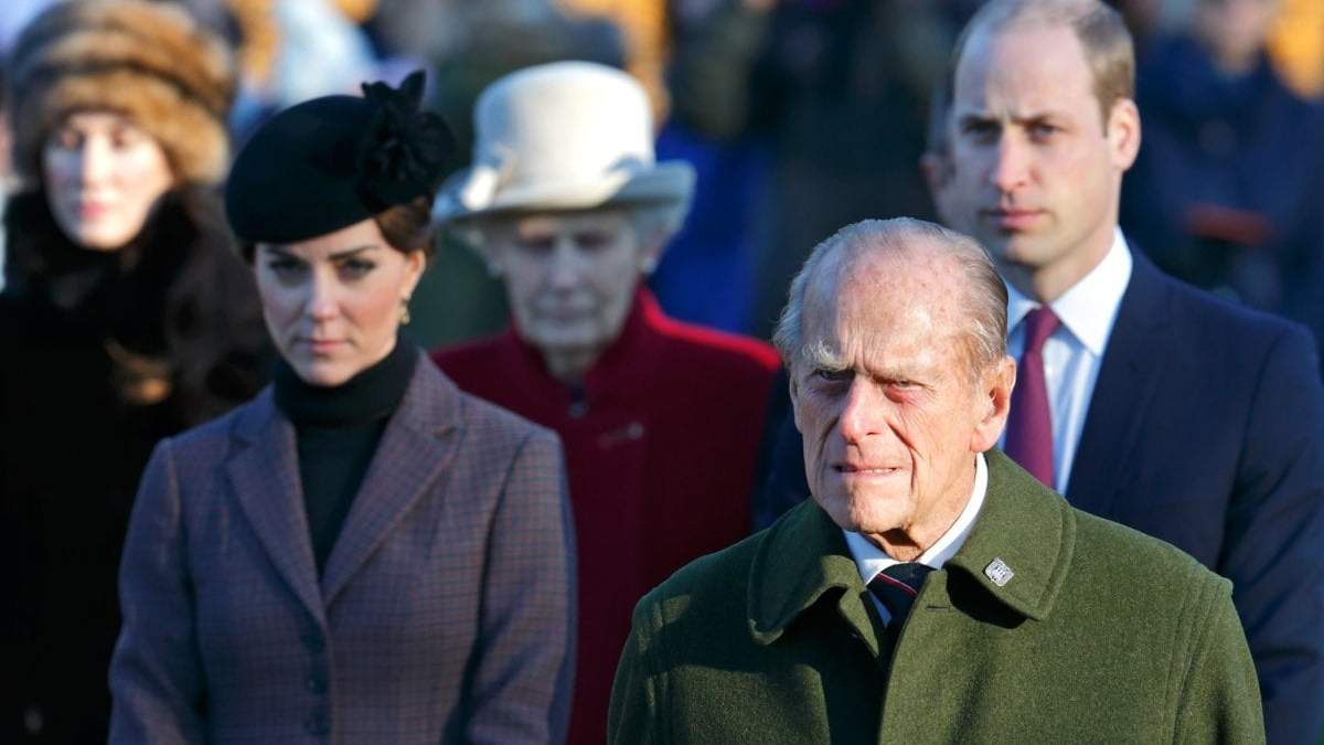 Kate Middleton, príncipe Felipe y el príncipe William. Fuente: (Twitter)