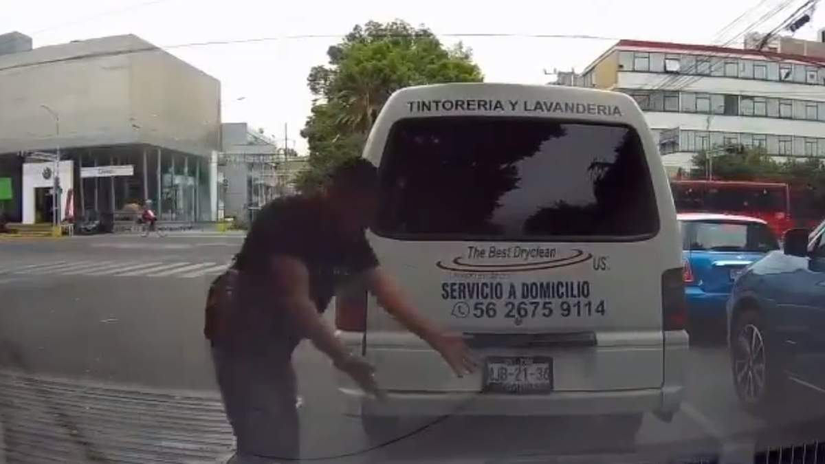 El limpiaparabrisas reclamó al conductor