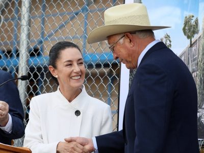 Ken Salazar, embajador de EU, llama “presidenta” a Sheinbaum... y luego rectifica