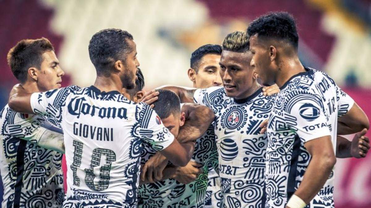 Jugadores del club América en el partido contra Atlas