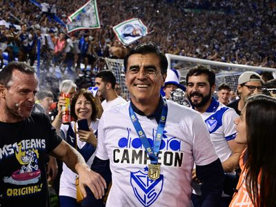 Tras ser campeón con Vélez: el futuro de Gustavo Quinteros está más cerca de definirse