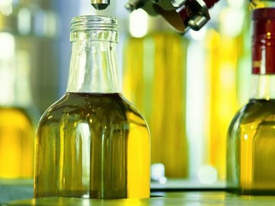 No tires los frascos vacíos de aceite de oliva: dale un toque vintage a tu hogar con esta creación