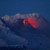 Dos volcanes estallan en la península Kamchatka en Rusia