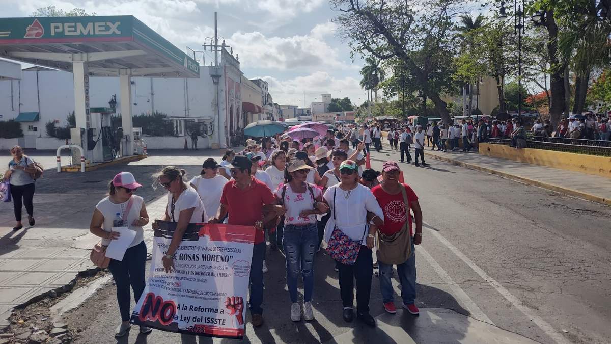 Maestros de la CNTE, en Yucatán, marchan por mejoras en las condiciones laborales