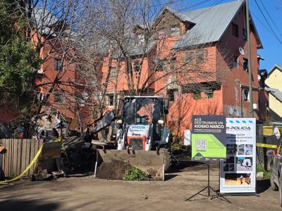 Figueroa encabezó un operativo de demolición de una casilla relacionada al narcomenudeo en San Martín de los Andes