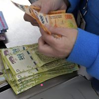 Hubo acuerdo y suben el salario mínimo: de cuánto es el aumento