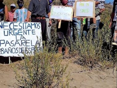 Cansados de promesas, vecinos de Cuyín Manzano construirán por su cuenta una pasarela