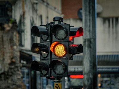 Semáforos de cuatro luces: ¿qué cambia y cuándo podrían llegar?