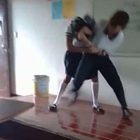 Estudiante golpea a una compañera en Quintana Roo; la escuela lo expulsa