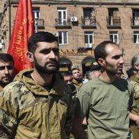 El primer ministro de Armenia llamó a sus ciudadanos a las armas para luchar en Nagorno Karabaj
