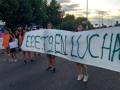 La comunidad educativa del EPET 9 volvió a cortar la ruta 22