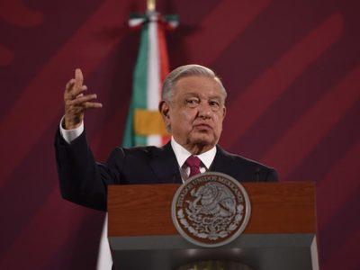 La consejera jurídica fue a la SCJN a presentar "pruebas" sobre los libros de texto: AMLO