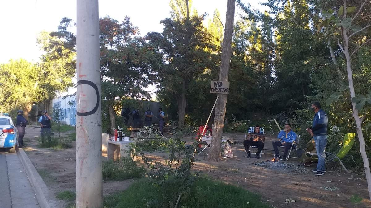 Ciudadanos en la toma de Don Bosco III. Fuente: (Twitter)