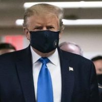 Y un día se vio a Trump con tapabocas